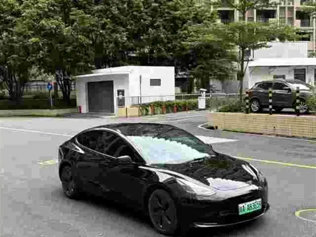 Tesla Model 3 — Фото автомобиля 3