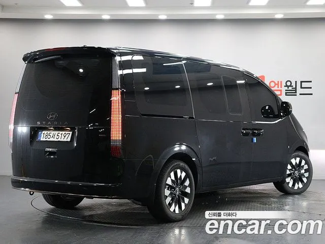 Hyundai Staria Staria 4WD Lounge 7 мест — Фото автомобиля 3