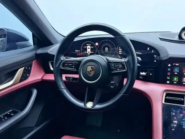 Porsche Taycan — Фото автомобиля 6