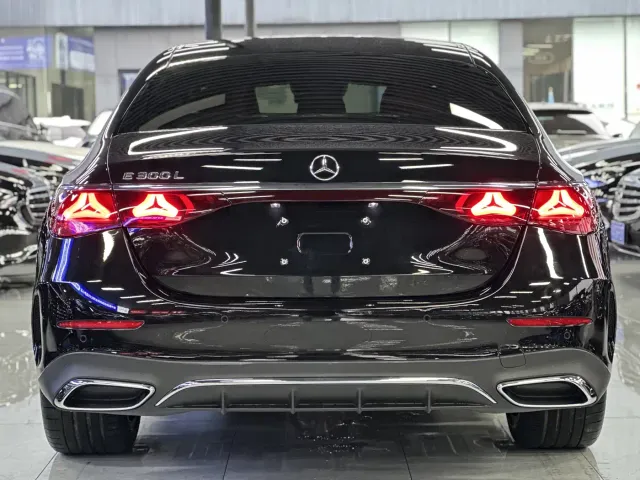 Mercedes-Benz E-Class — Фото автомобиля 12