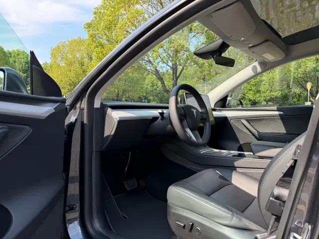 Tesla Model Y — Фото автомобиля 8