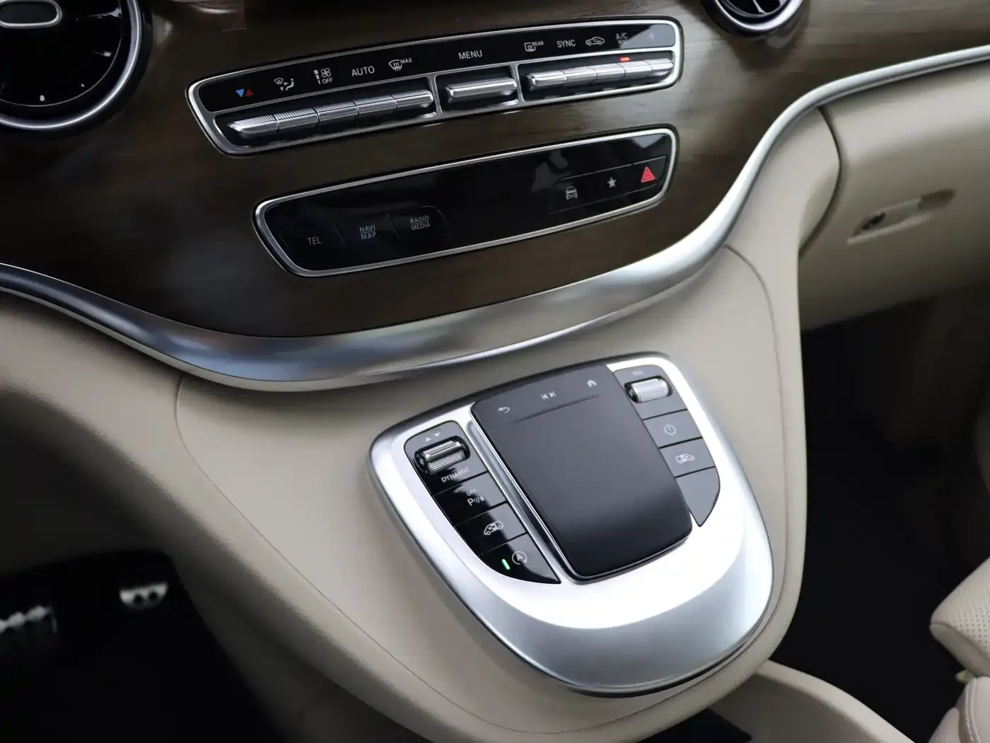 Mercedes-Benz Mercedes-Benz V-Class 2022 V 260 L Long Wheelbase Luxury Edition — Фото автомобиля 23
