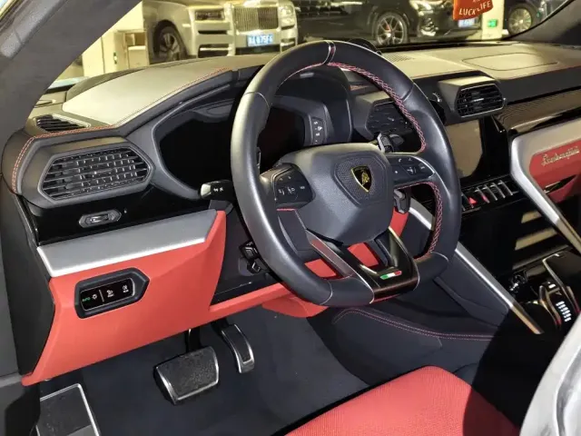 Lamborghini Urus — Фото автомобиля 5