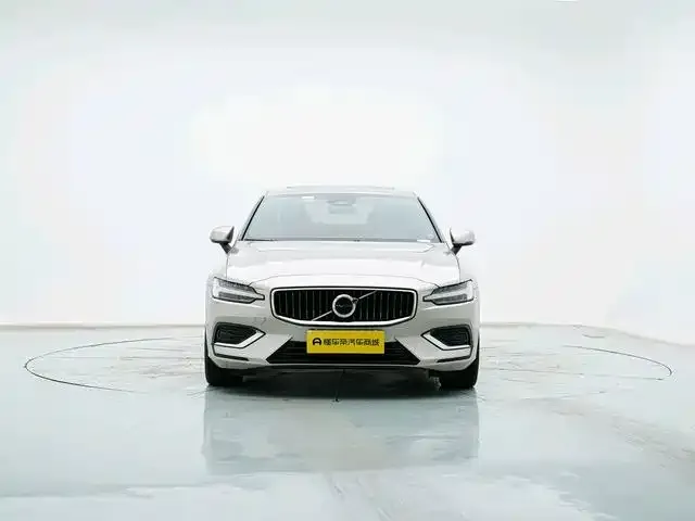 Volvo S60 — Фото автомобиля 2