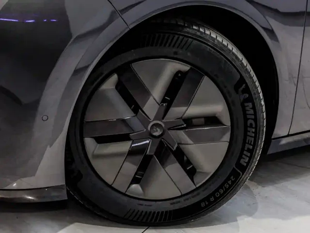 Li Auto MEGA — Фото автомобиля 7