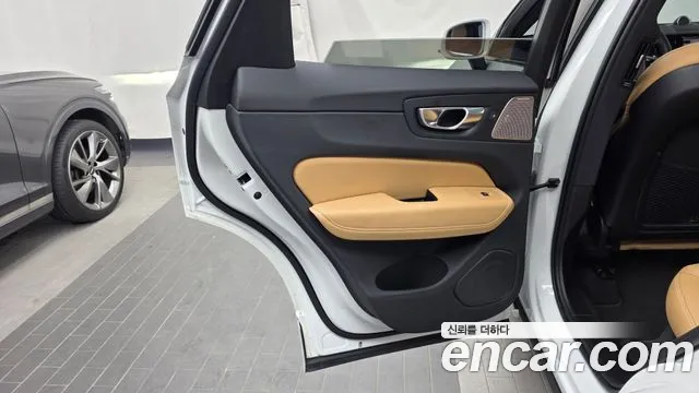 Вольво XC60 B5 Ultra Bright — Фото автомобиля 25