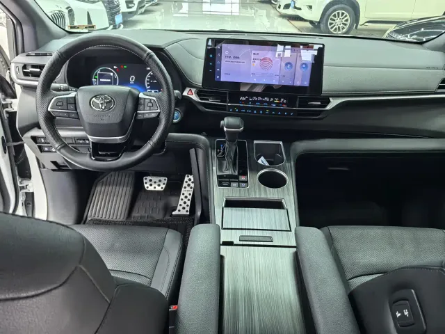 Toyota Sienna — Фото автомобиля 15