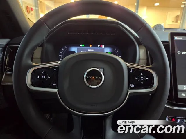 Volvo XC90 — Фото автомобиля 13