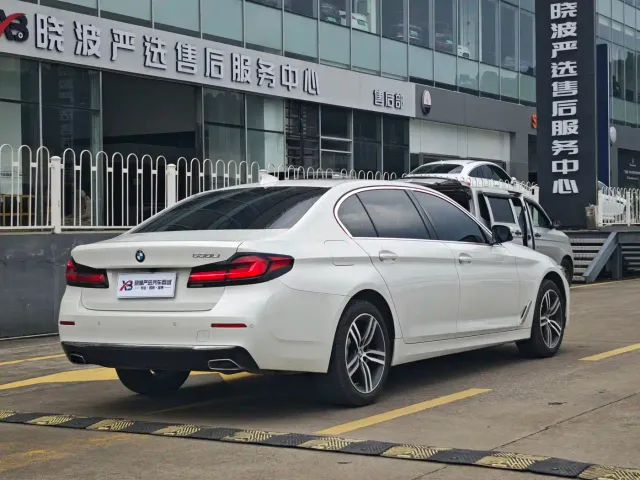 BMW 5 Series — Фото автомобиля 4