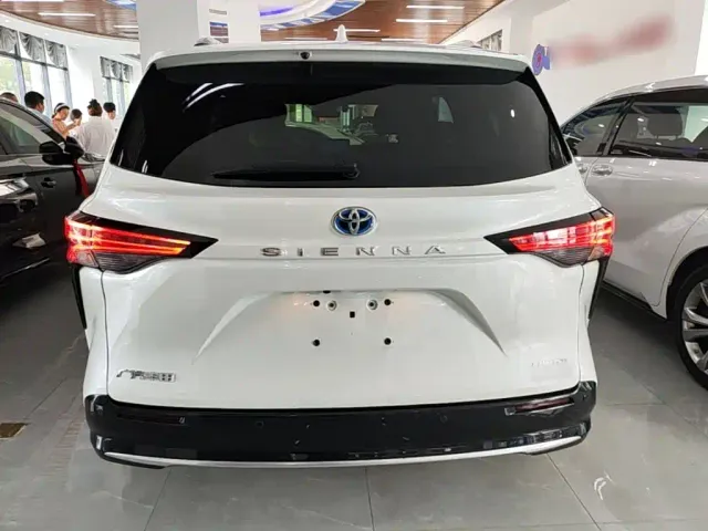 Toyota Sienna — Фото автомобиля 5