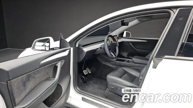 Tesla Model Y — Фото автомобиля 15