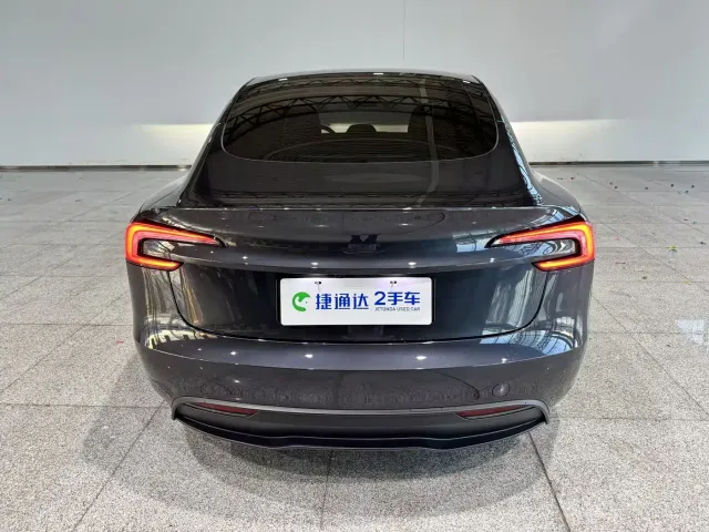 Tesla Model 3 — Фото автомобиля 24
