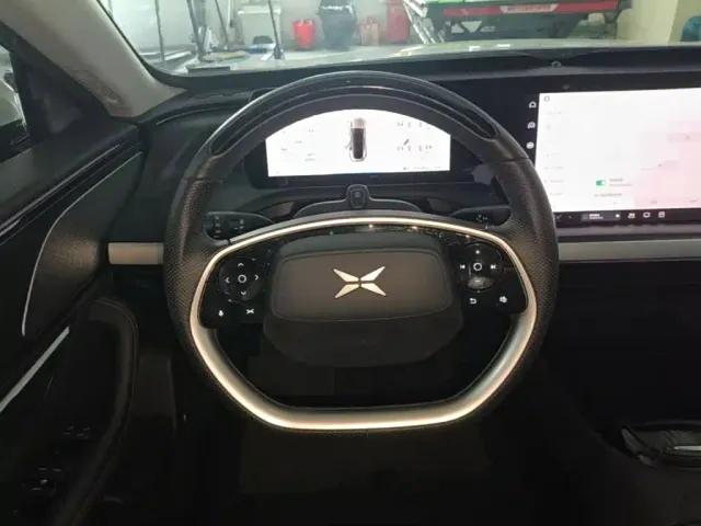 Xpeng P7 — Фото автомобиля 10