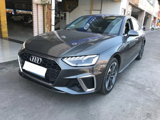 Фотография автомобиля — Audi A4L