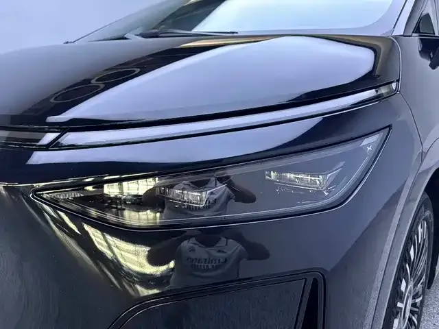 XPeng XPeng X9 2025 Extended Range Edition — Фото автомобиля 16