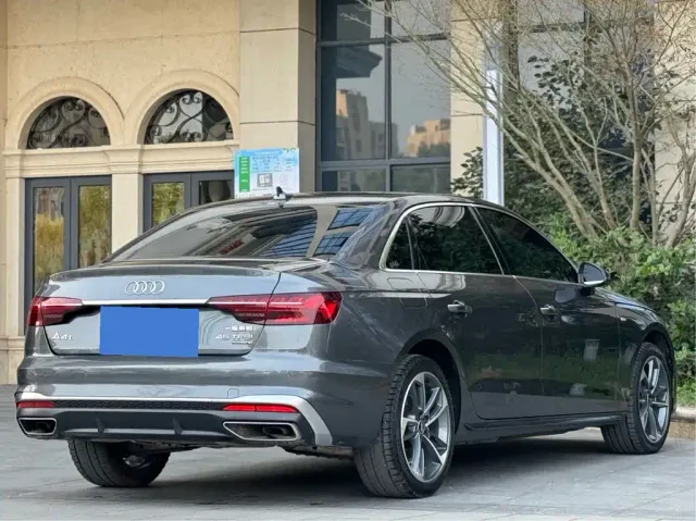 Audi A4L — Фото автомобиля 10