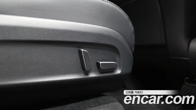 Tesla Model Y — Фото автомобиля 25