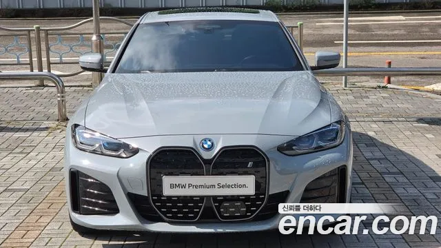 BMW i4 — Фото автомобиля 4