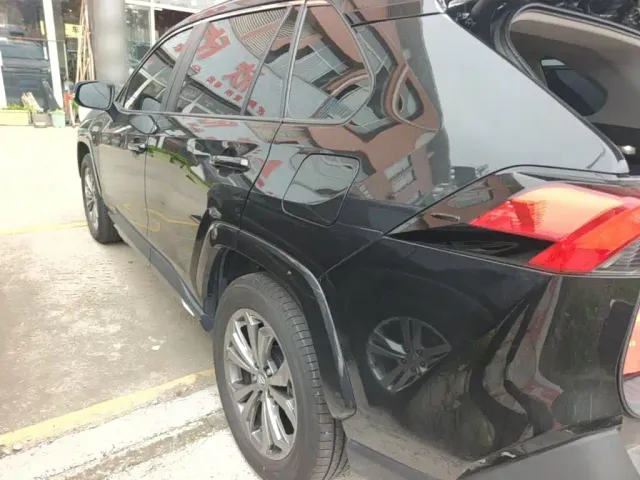 Toyota RAV4 — Фото автомобиля 4