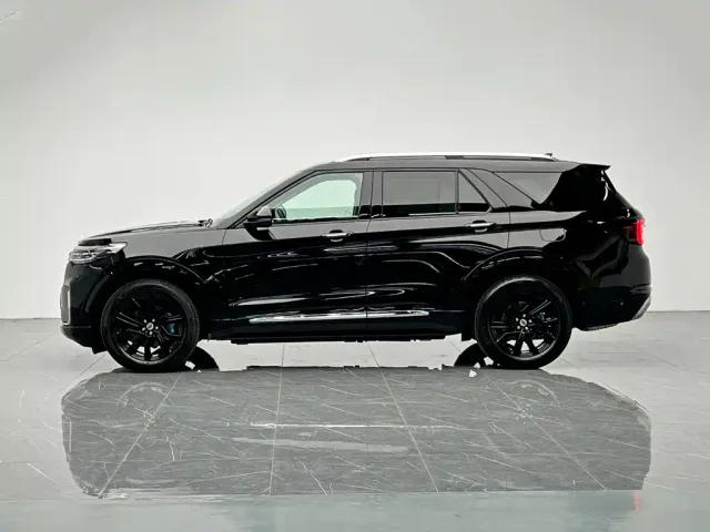 Ford Explorer — Фото автомобиля 3