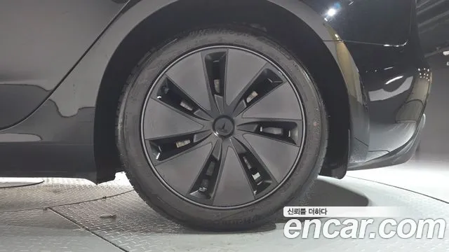 Tesla Model 3 — Фото автомобиля 6