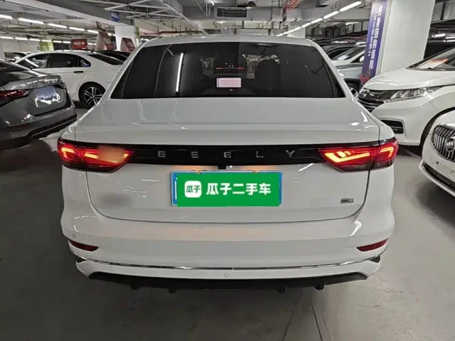Geely Emgrand — Фото автомобиля 5