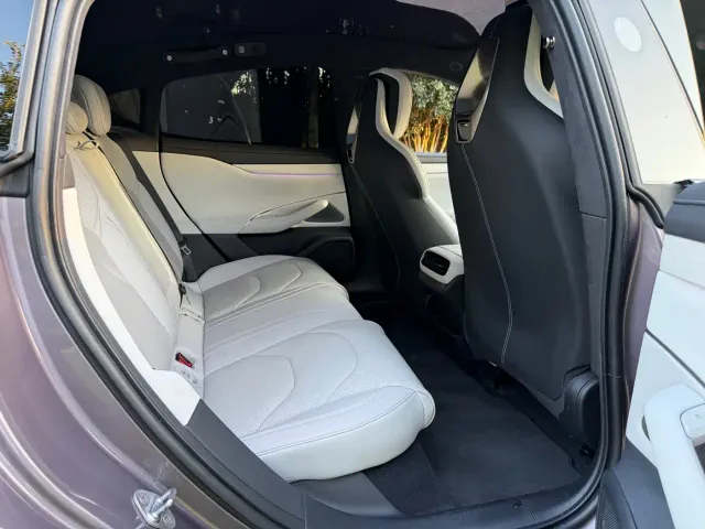 Xiaomi SU7 — Фото автомобиля 8