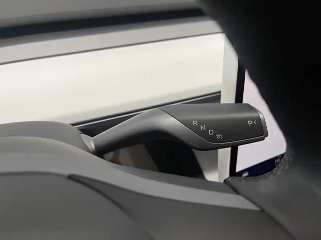 Tesla Model Y — Фото автомобиля 19