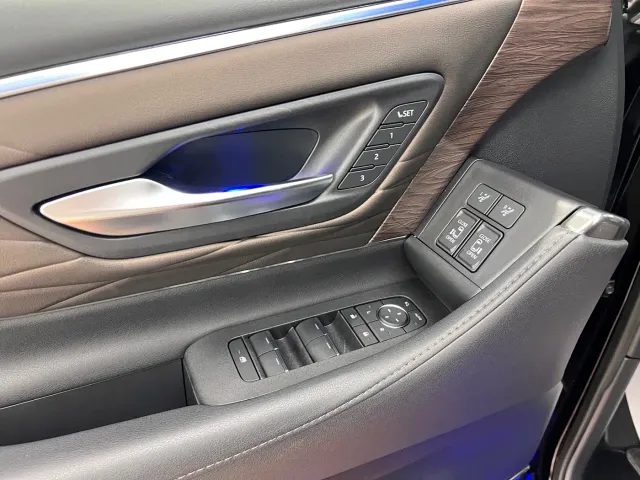 Toyota Alphard — Фото автомобиля 18