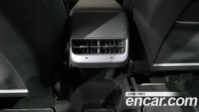 Tesla Model Y — Фото автомобиля 30