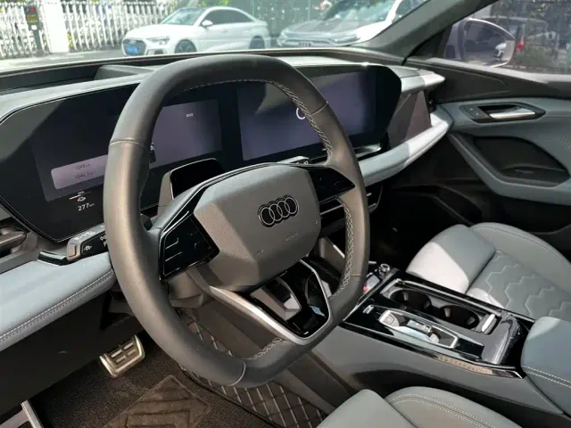 Audi Q6L e-tron — Фото автомобиля 16