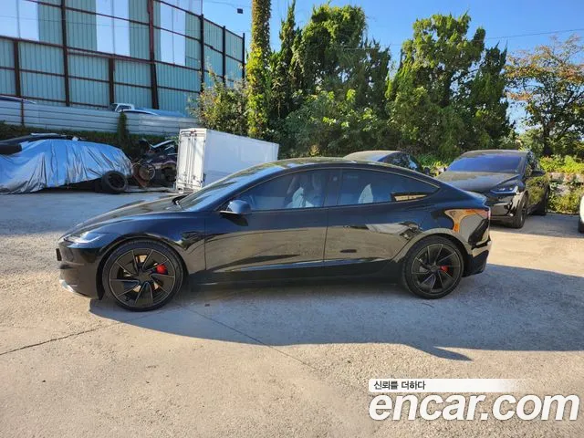Tesla Model 3 — Фото автомобиля 2