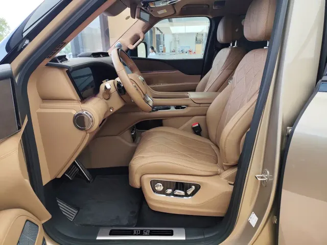 BYD U8L — Фото автомобиля 10