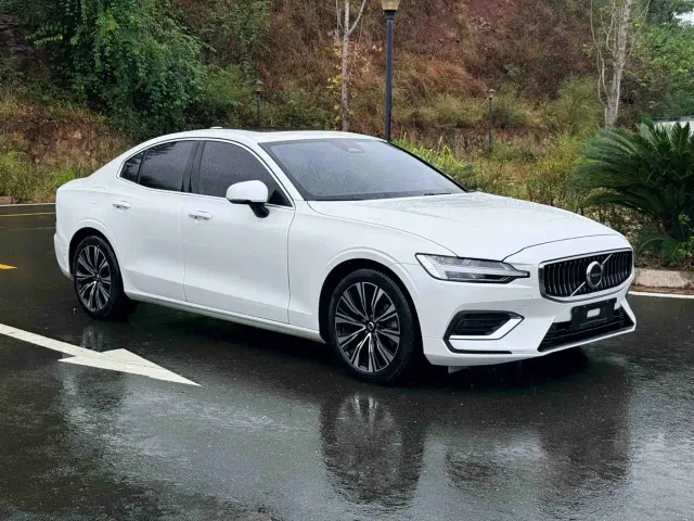 Volvo S60 — Фото автомобиля 3