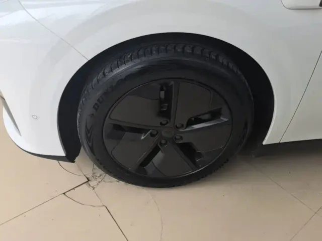 Li Auto i6 — Фото автомобиля 22