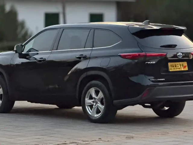 Toyota Highlander — Фото автомобиля 4