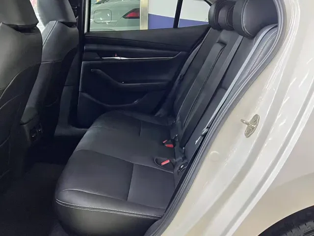 Mazda Axela — Фото автомобиля 13