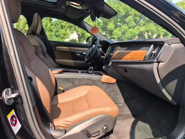 Volvo S90 — Фото автомобиля 13