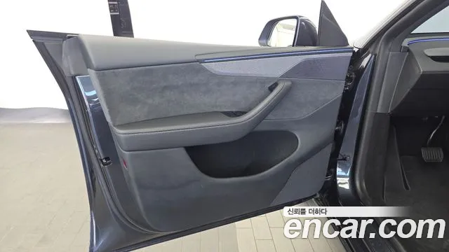 Tesla Model Y — Фото автомобиля 13