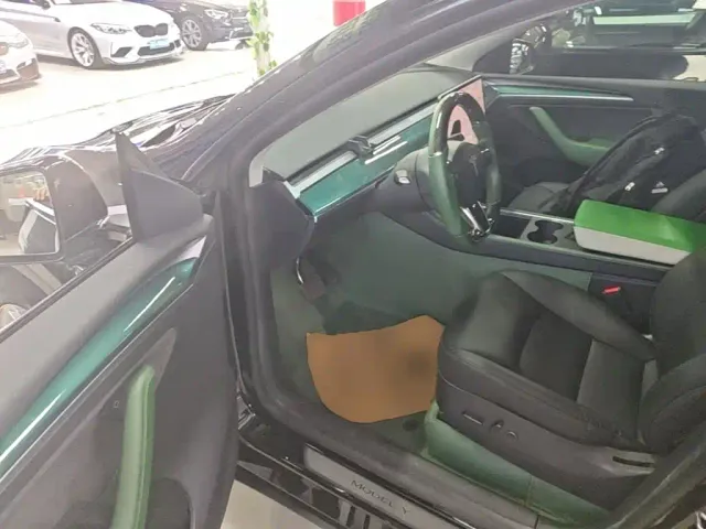 Tesla Model Y — Фото автомобиля 15