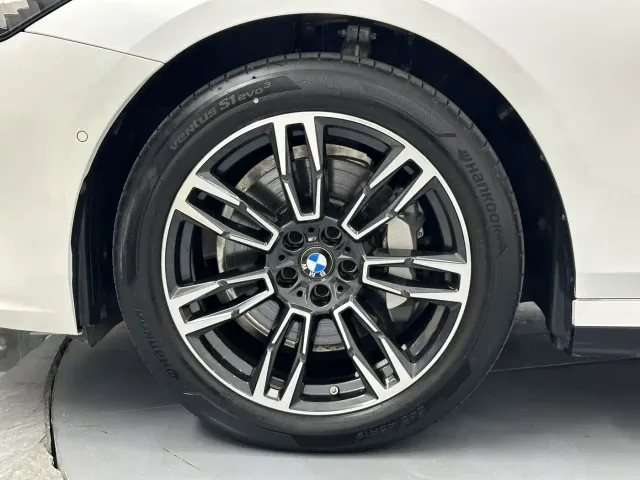 BMW 5 Series — Фото автомобиля 23