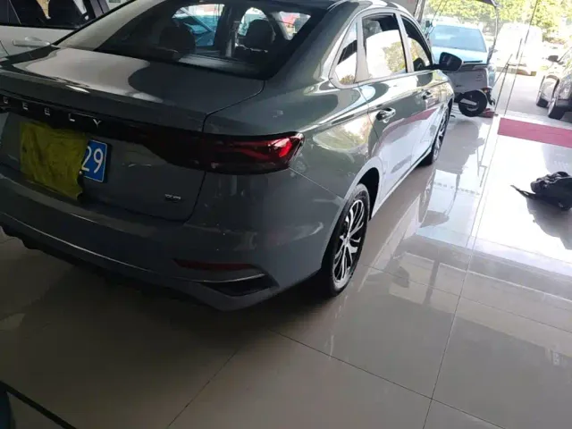Geely Emgrand — Фото автомобиля 7