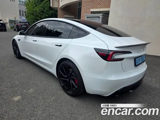Tesla Model 3 — Фото автомобиля 5