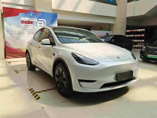 Фотография автомобиля — Tesla Model Y