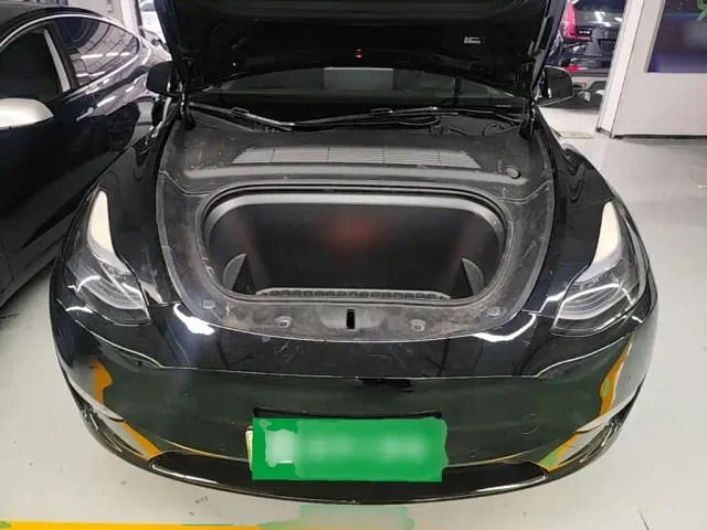 Tesla Model Y — Фото автомобиля 19