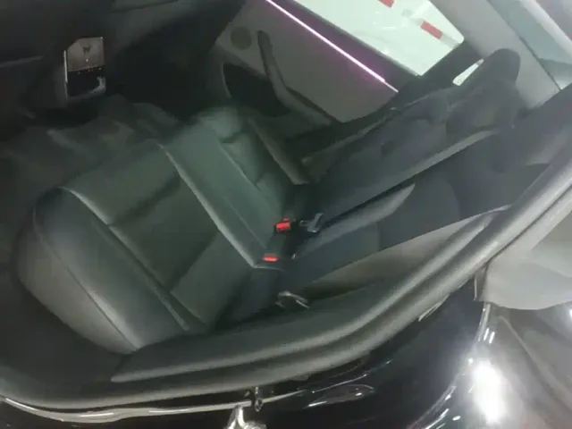 Tesla Model 3 — Фото автомобиля 16