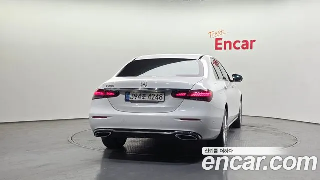 Mercedes-Benz E-Class — Фото автомобиля 4