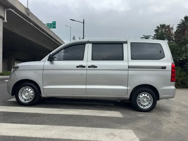 Wuling Hongguang V — Фото автомобиля 8