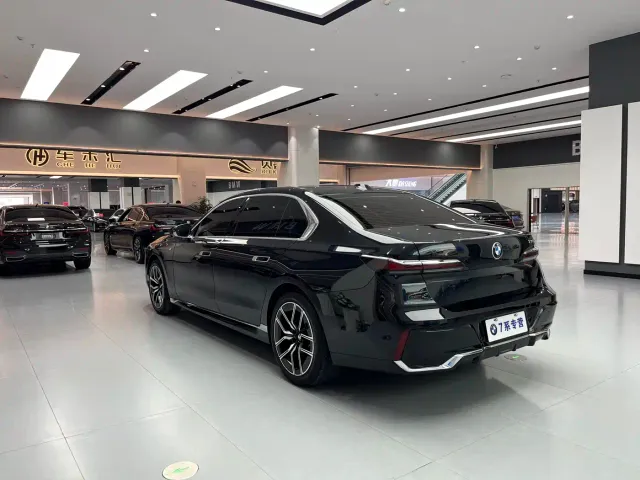 BMW 7 Series — Фото автомобиля 7