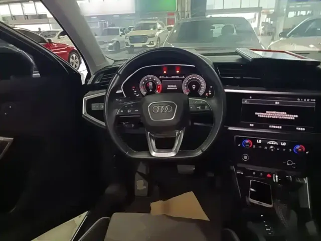 Audi Q3 — Фото автомобиля 10
